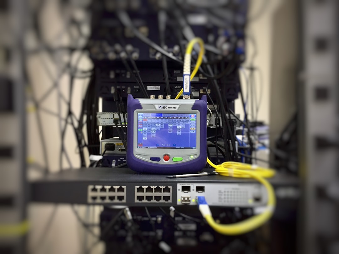 O que exatamente é cabeamento estruturado e como ele vira uma rede “padronizada” — network patch panel